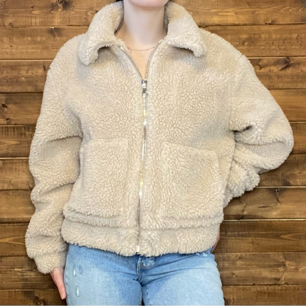 ✨Ardene Beige Sherpa Teddy Jacket - Medium✨